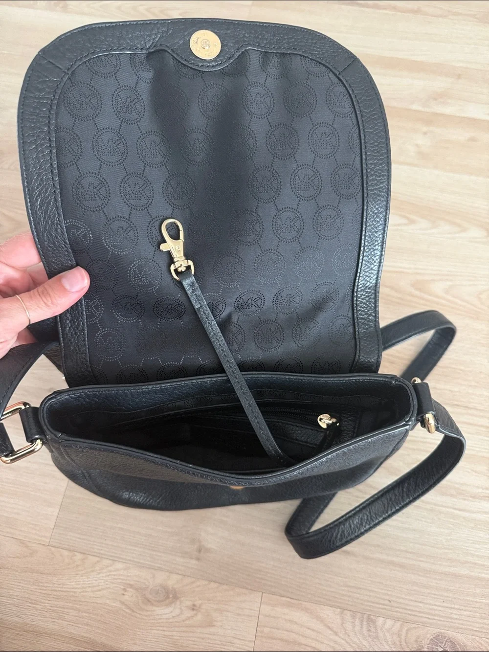 MICHAEL KORS Black Bedford Pebbled Leather Saddle Crossbody with Gold Hardware
